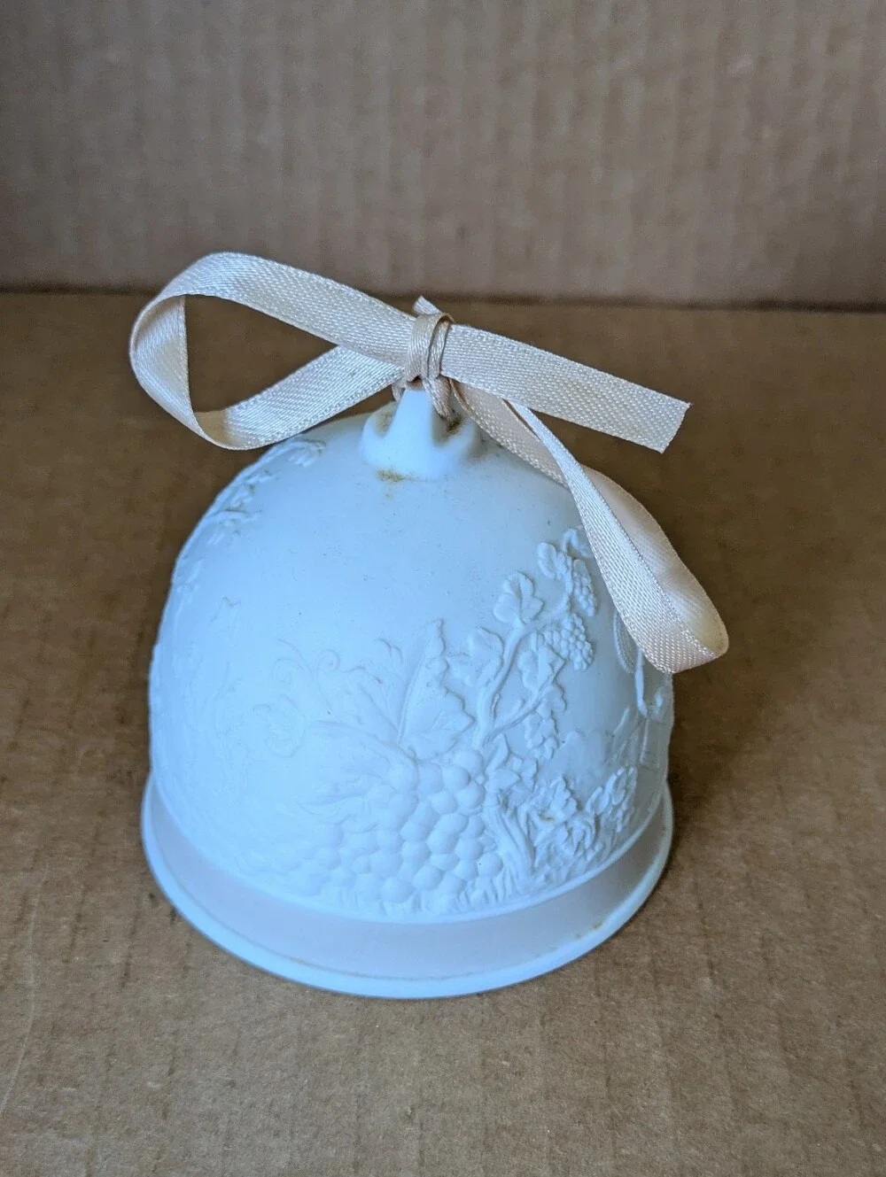 Lladro Porcelain 1993 Collectors Society Embossed Handmade Bell Ribbon Spain